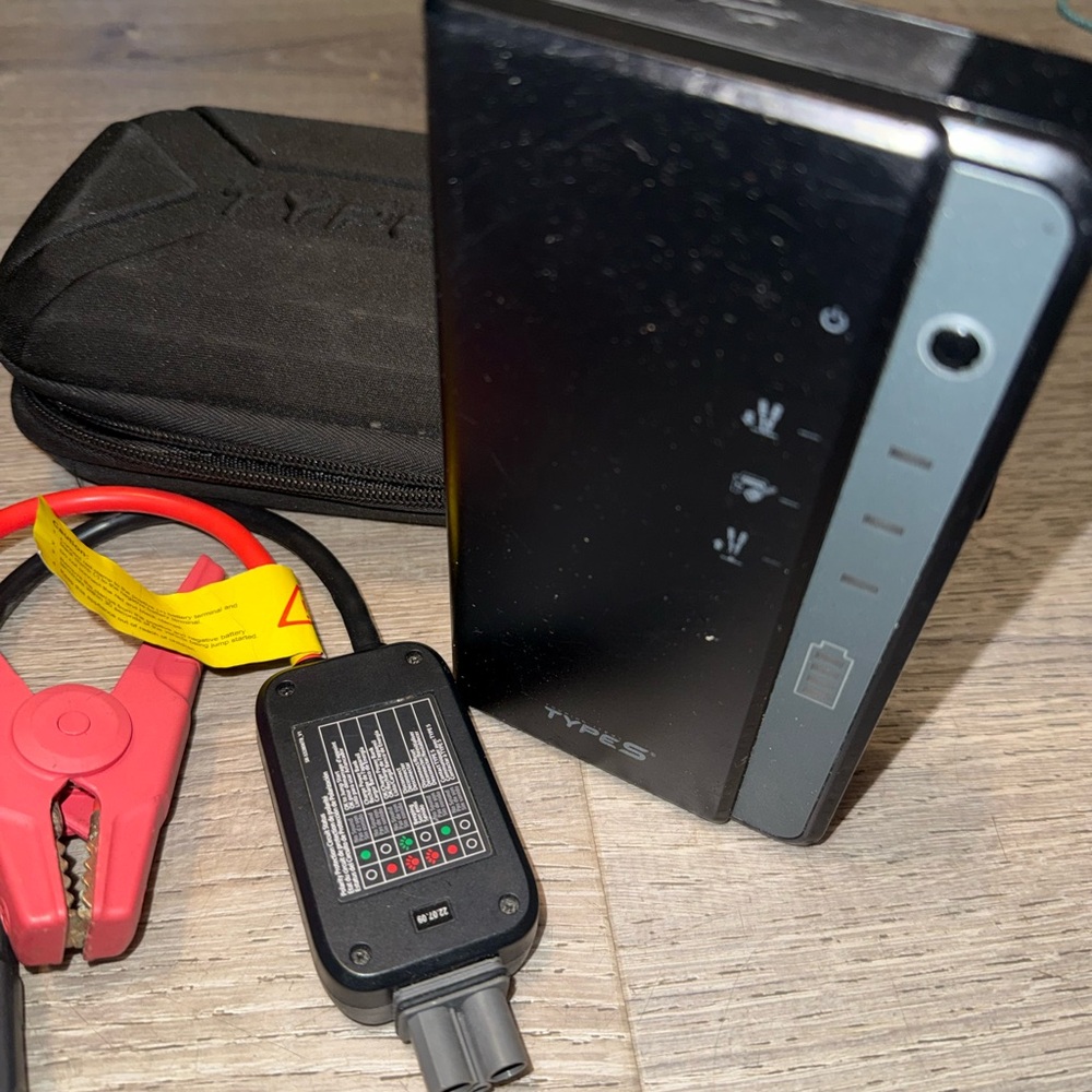 Black and Gray Car Audio Video GPS Changer
